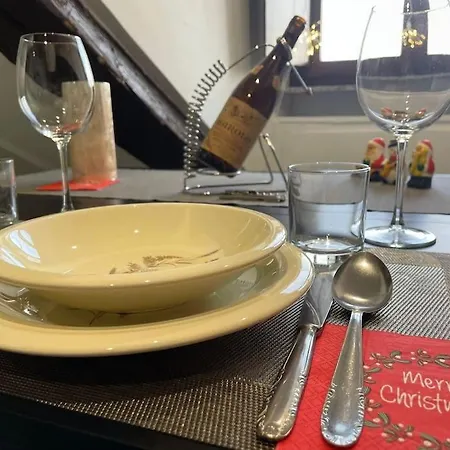 Lägenhet Mansarda Di Charme Con Vista